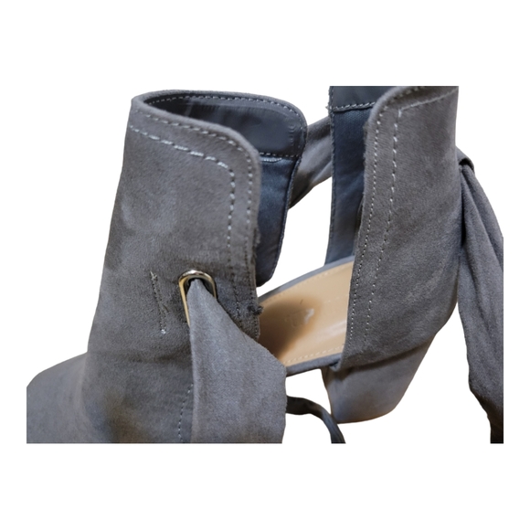 Gray Open Toe Shoes. 7.5 - Picture 4 of 8